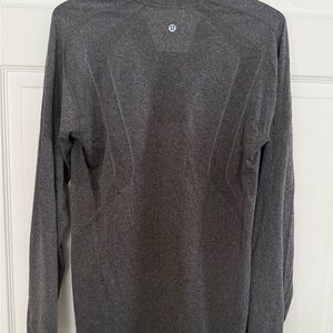 Men’s lululemon athletica Charcoal Long Sleeve Tee
